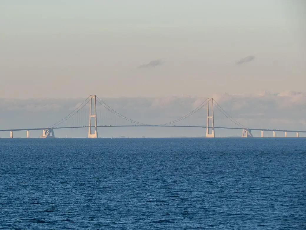 Storebælt Brücke bei Sonnenaufgang – Anreise nach Norwegen mit dem Camper